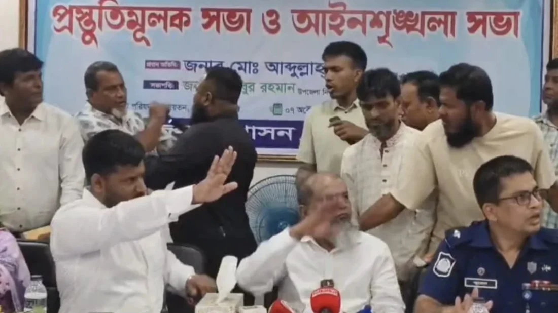 মুন্সীগঞ্জে পূজার প্রস্তুতি সভায় বিএনপি-জামায়াত নেতাকর্মীর হাতাহাতি